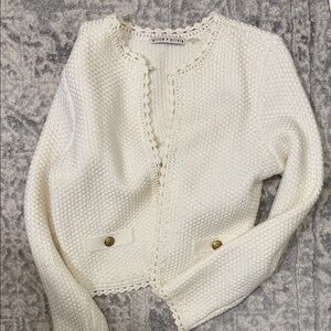 Alice + Olivia Cream Cropped Scallop-Trim Cardigan